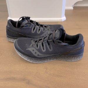 Saucony EVERUN running shoes size 10